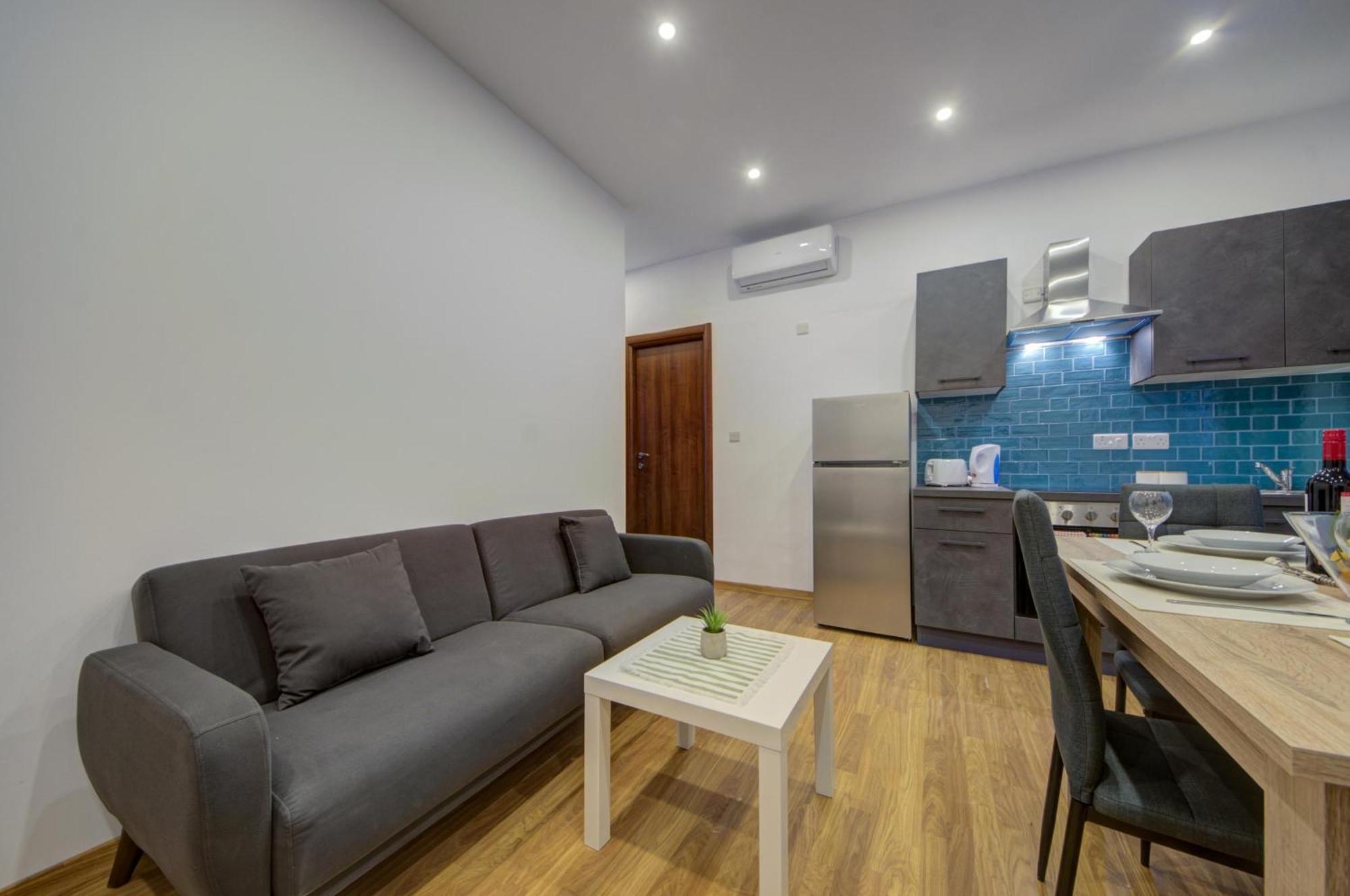 Centre By Shortletsmalta * Sliema