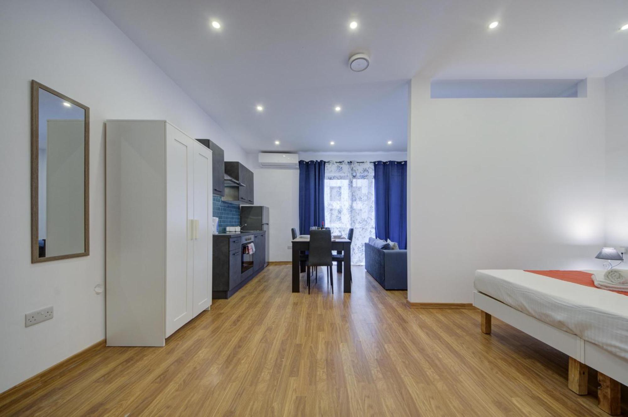 Centre By Shortletsmalta Sliema